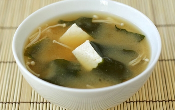 Miso soup with Tofu and Wakame (Alaria) recipe